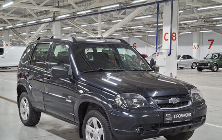 Chevrolet Niva I рестайлинг, 2017 год, 680 000 рублей, 3 фотография