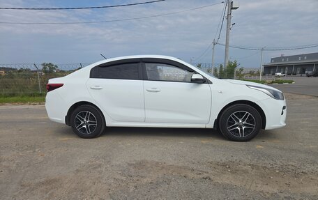 KIA Rio IV, 2018 год, 1 350 000 рублей, 2 фотография