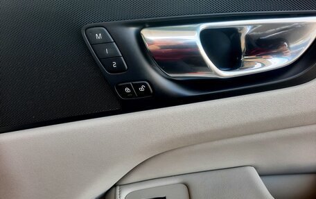 Volvo XC60 II, 2017 год, 3 150 000 рублей, 10 фотография