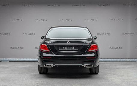 Mercedes-Benz E-Класс, 2019 год, 3 957 000 рублей, 4 фотография