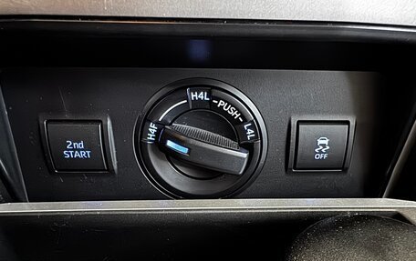 Toyota Land Cruiser Prado 150 рестайлинг 2, 2019 год, 6 500 000 рублей, 10 фотография