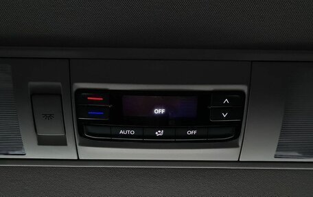 Volkswagen Caravelle T6 рестайлинг, 2020 год, 4 150 000 рублей, 26 фотография