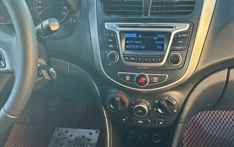 Hyundai Solaris II рестайлинг, 2015 год, 760 000 рублей, 4 фотография