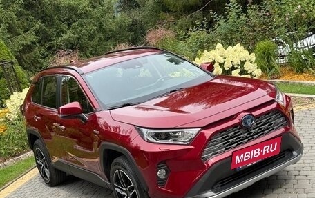 Toyota RAV4, 2020 год, 2 680 000 рублей, 12 фотография