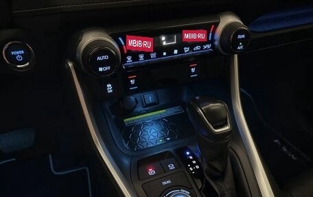 Toyota RAV4, 2020 год, 2 680 000 рублей, 31 фотография