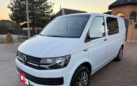Volkswagen Transporter T6 рестайлинг, 2015 год, 1 670 000 рублей, 2 фотография