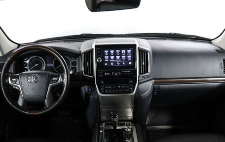 Toyota Land Cruiser 200, 2018 год, 5 990 000 рублей, 12 фотография