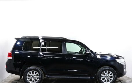 Toyota Land Cruiser 200, 2018 год, 5 990 000 рублей, 4 фотография