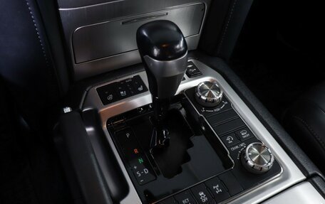 Toyota Land Cruiser 200, 2018 год, 5 990 000 рублей, 16 фотография