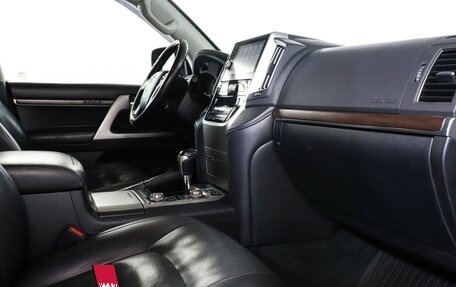Toyota Land Cruiser 200, 2018 год, 5 990 000 рублей, 9 фотография