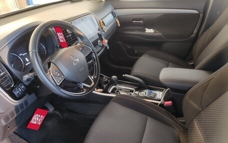 Mitsubishi Outlander III рестайлинг 3, 2017 год, 2 520 000 рублей, 3 фотография