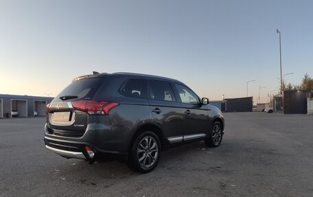 Mitsubishi Outlander III рестайлинг 3, 2017 год, 2 520 000 рублей, 8 фотография