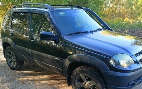 Chevrolet Niva I рестайлинг, 2017 год, 719 000 рублей, 2 фотография