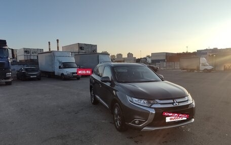 Mitsubishi Outlander III рестайлинг 3, 2017 год, 2 520 000 рублей, 7 фотография