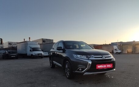 Mitsubishi Outlander III рестайлинг 3, 2017 год, 2 520 000 рублей, 9 фотография