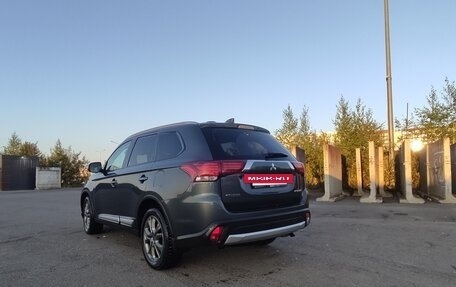 Mitsubishi Outlander III рестайлинг 3, 2017 год, 2 520 000 рублей, 10 фотография