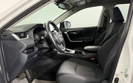 Toyota RAV4, 2020 год, 3 590 000 рублей, 10 фотография