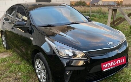 KIA Rio IV, 2018 год, 1 380 000 рублей, 4 фотография