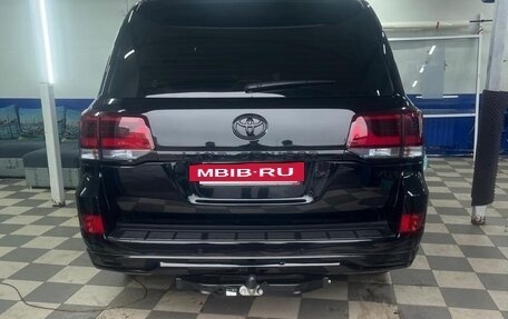 Toyota Land Cruiser 200, 2018 год, 6 700 000 рублей, 2 фотография