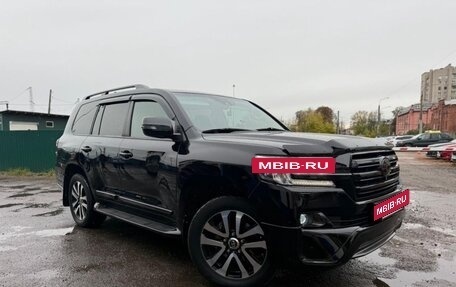 Toyota Land Cruiser 200, 2018 год, 6 700 000 рублей, 9 фотография