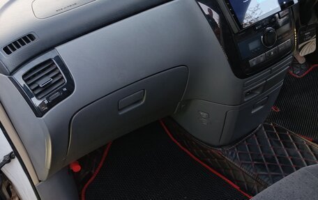 Toyota Ipsum II, 2002 год, 800 000 рублей, 17 фотография