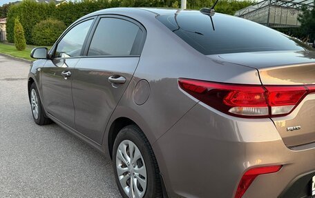 KIA Rio IV, 2018 год, 1 300 000 рублей, 2 фотография