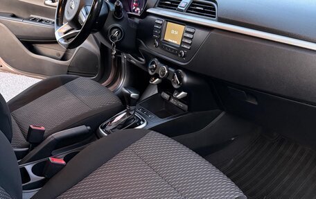 KIA Rio IV, 2018 год, 1 300 000 рублей, 10 фотография