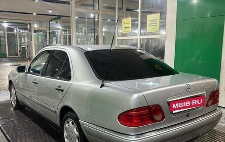 Mercedes-Benz E-Класс, 1997 год, 770 000 рублей, 6 фотография