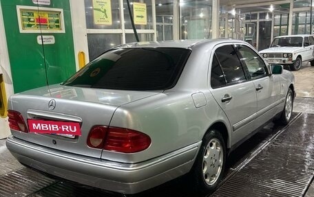 Mercedes-Benz E-Класс, 1997 год, 770 000 рублей, 2 фотография