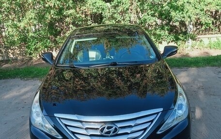 Hyundai Sonata VI, 2011 год, 980 000 рублей, 1 фотография