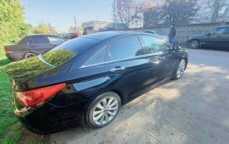Hyundai Sonata VI, 2011 год, 980 000 рублей, 3 фотография