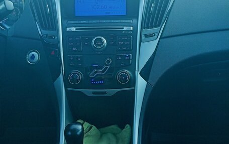 Hyundai Sonata VI, 2011 год, 980 000 рублей, 16 фотография