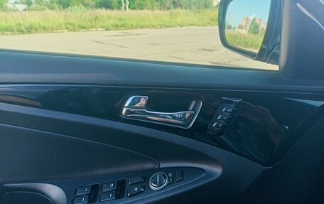 Hyundai Sonata VI, 2011 год, 980 000 рублей, 18 фотография