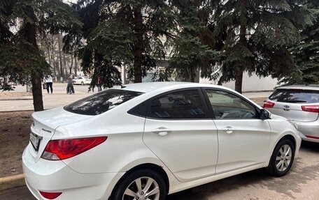 Hyundai Solaris II рестайлинг, 2011 год, 710 000 рублей, 1 фотография