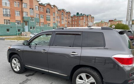 Toyota Highlander III, 2012 год, 1 999 999 рублей, 2 фотография