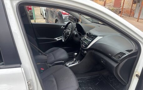 Hyundai Solaris II рестайлинг, 2011 год, 710 000 рублей, 2 фотография