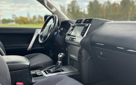 Toyota Land Cruiser Prado 150 рестайлинг 2, 2018 год, 4 200 000 рублей, 13 фотография