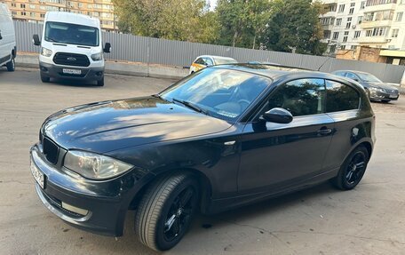 BMW 1 серия, 2008 год, 675 000 рублей, 2 фотография