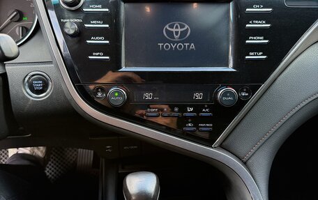 Toyota Camry, 2018 год, 1 980 000 рублей, 32 фотография