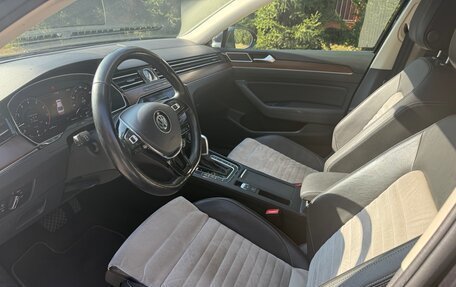 Volkswagen Passat B8 рестайлинг, 2017 год, 2 020 000 рублей, 11 фотография