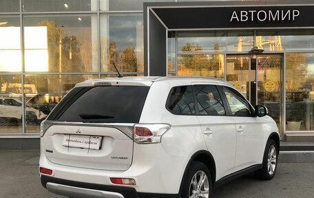 Mitsubishi Outlander III рестайлинг 3, 2014 год, 1 300 000 рублей, 5 фотография