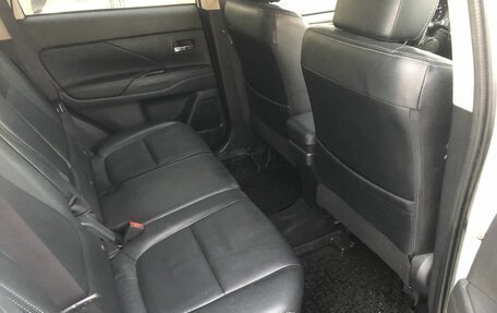 Mitsubishi Outlander III рестайлинг 3, 2014 год, 1 300 000 рублей, 11 фотография