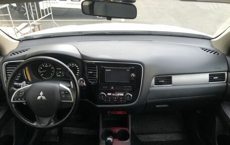 Mitsubishi Outlander III рестайлинг 3, 2014 год, 1 300 000 рублей, 10 фотография