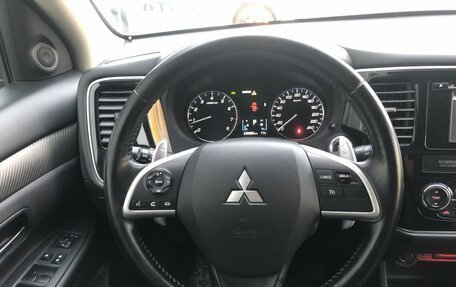 Mitsubishi Outlander III рестайлинг 3, 2014 год, 1 300 000 рублей, 12 фотография