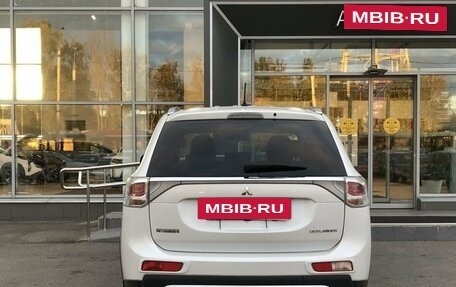 Mitsubishi Outlander III рестайлинг 3, 2014 год, 1 300 000 рублей, 6 фотография