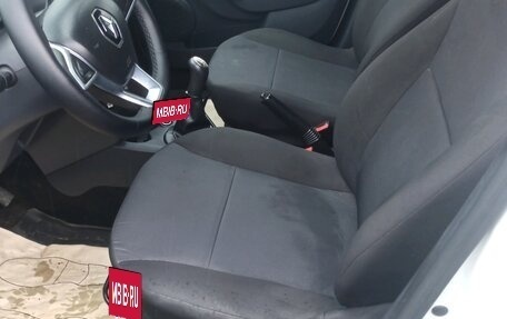 Renault Logan II, 2019 год, 850 000 рублей, 6 фотография