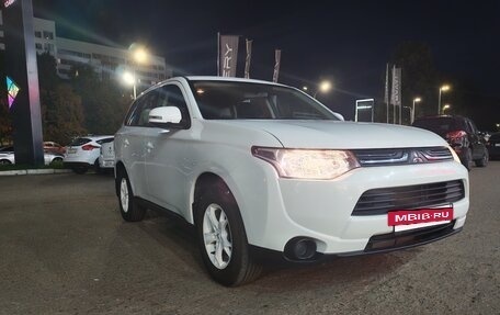 Mitsubishi Outlander III рестайлинг 3, 2013 год, 1 123 000 рублей, 2 фотография