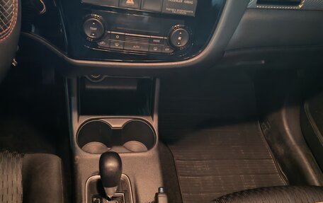 Mitsubishi Outlander III рестайлинг 3, 2013 год, 1 123 000 рублей, 6 фотография