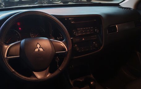 Mitsubishi Outlander III рестайлинг 3, 2013 год, 1 123 000 рублей, 8 фотография