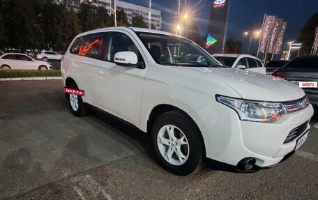 Mitsubishi Outlander III рестайлинг 3, 2013 год, 1 123 000 рублей, 4 фотография